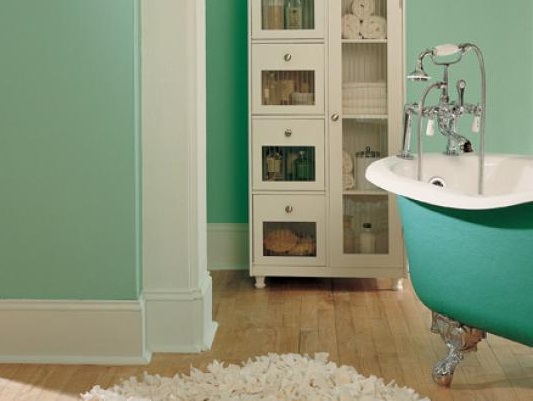 painting your bathroom walls green