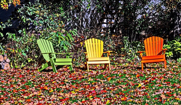 painted garden chairs - Ideas for Painting Old Furniture
