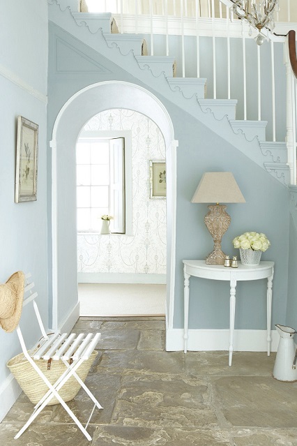 decorating your hallway in tones of pale blue