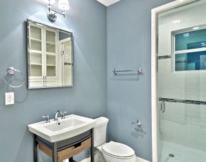decorating with shades of blue paint -blue bathroom
