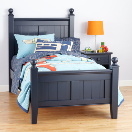 painted bed - Ideas for Painting Old Furniture